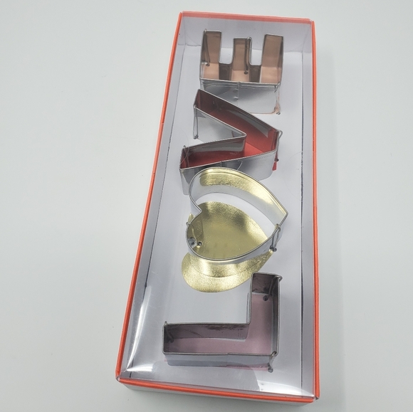 Meri Meri "LOVE" Metal Cookie Cutter - Picture 3 of 3